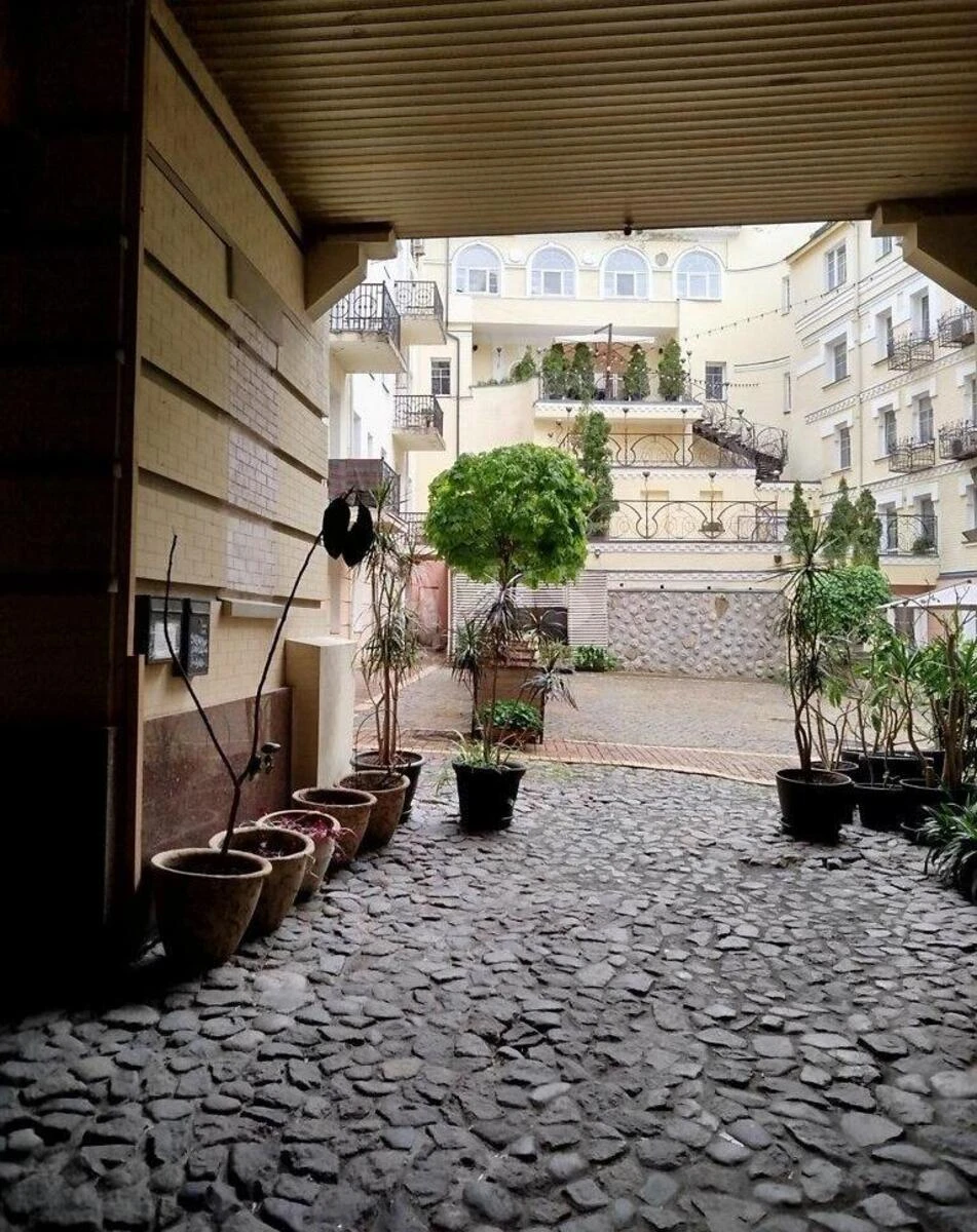 2k apartment vul. Vozdvyzhens'ka 606936811