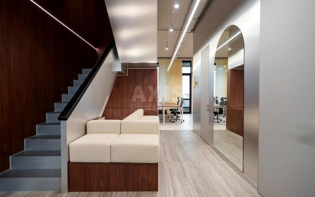 Office pr-t Berestejskij 42, 220m26792010