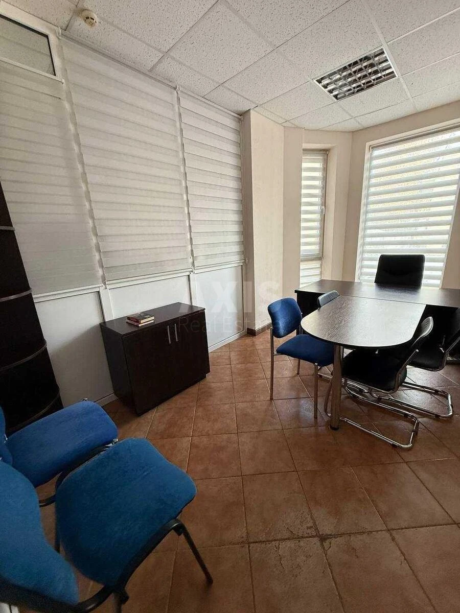 Office vul. Nyzhn'ojurkivs'ka 37, 745m26305211