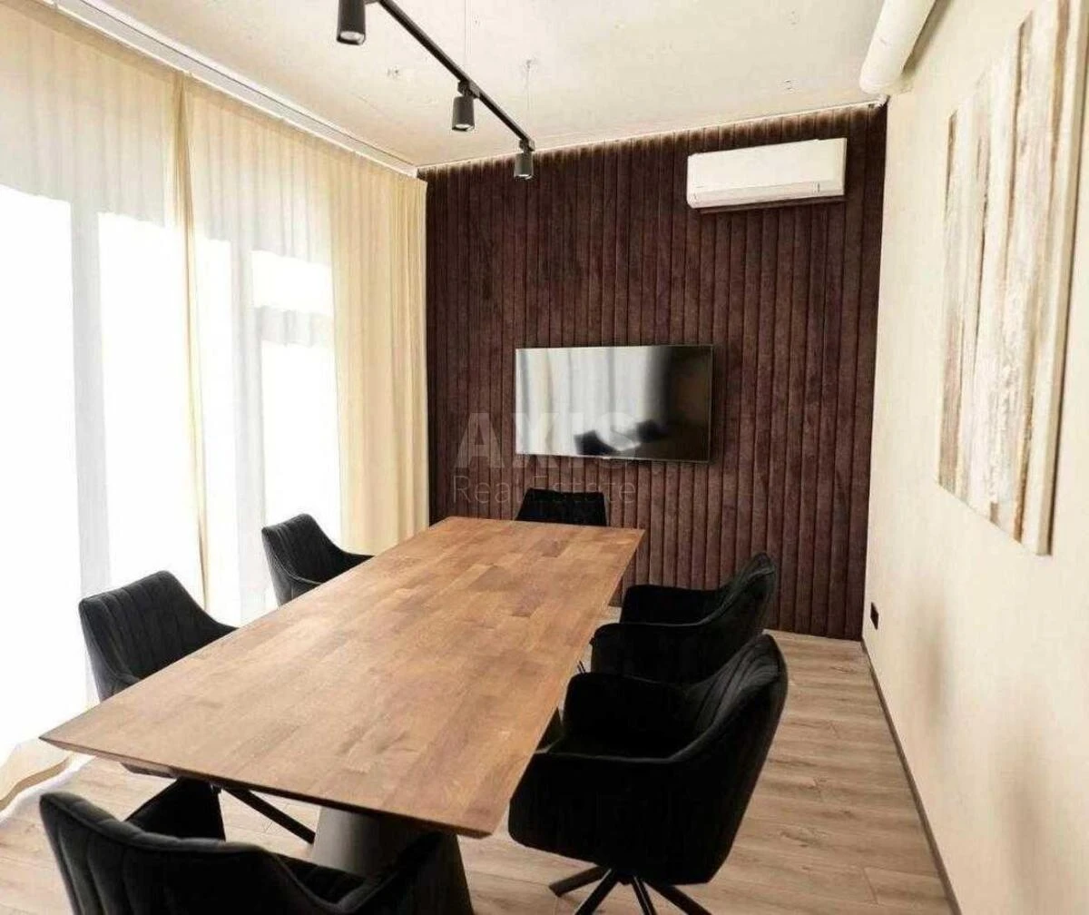 Office vul. Buslivs'ka 12, 125m2706300