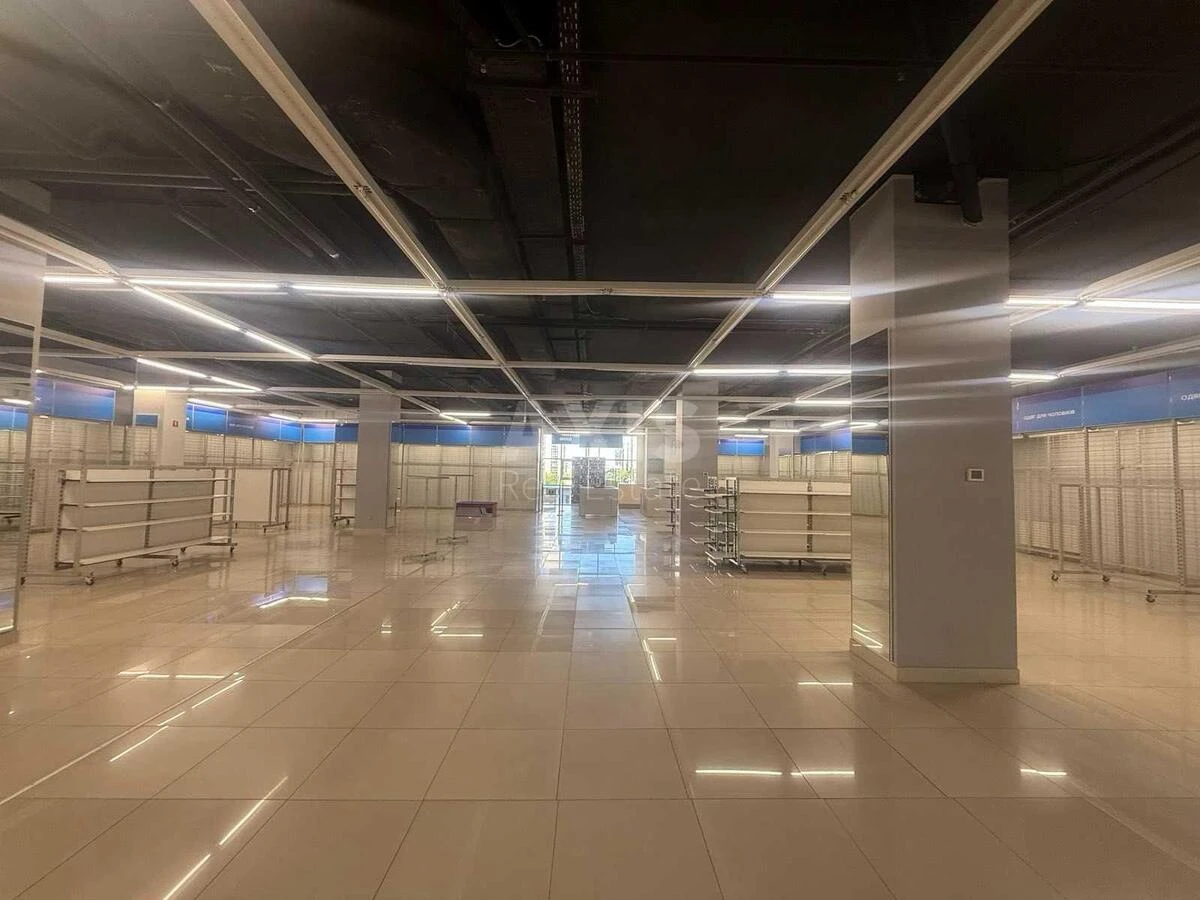 Trade object vul. Sverstjuka Jevgena 2Б, 1000m2624180