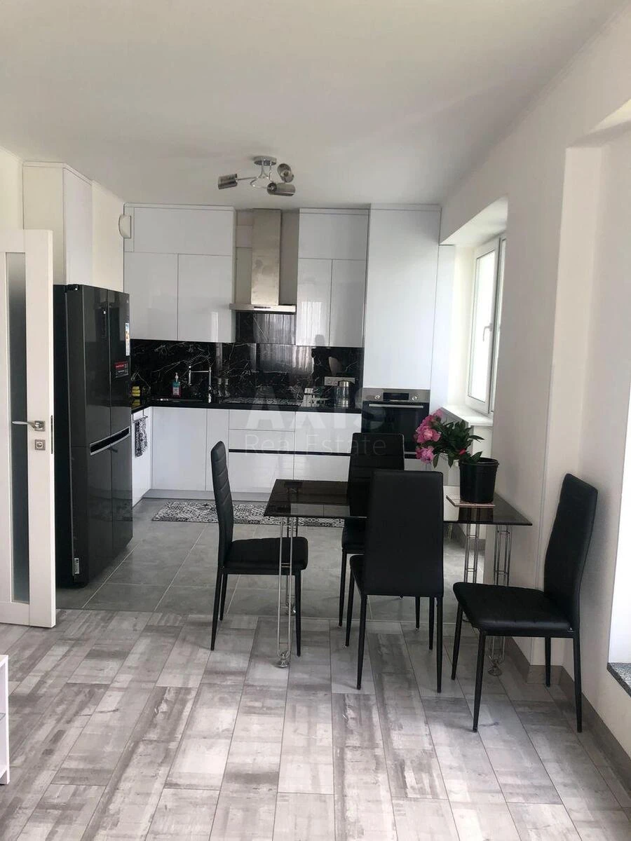 2k apartment pr-t Berestejskij 55695730