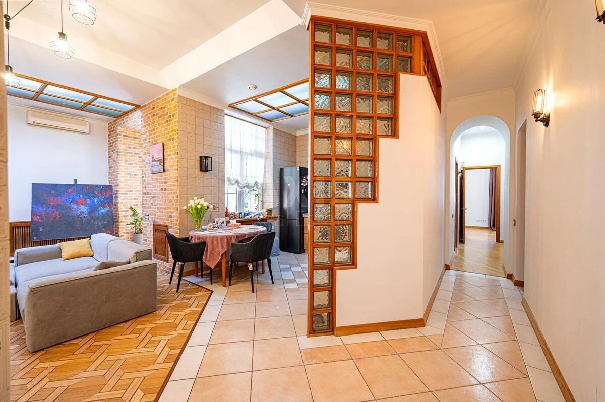 3k apartment vul. Nazarivs'ka 9702666