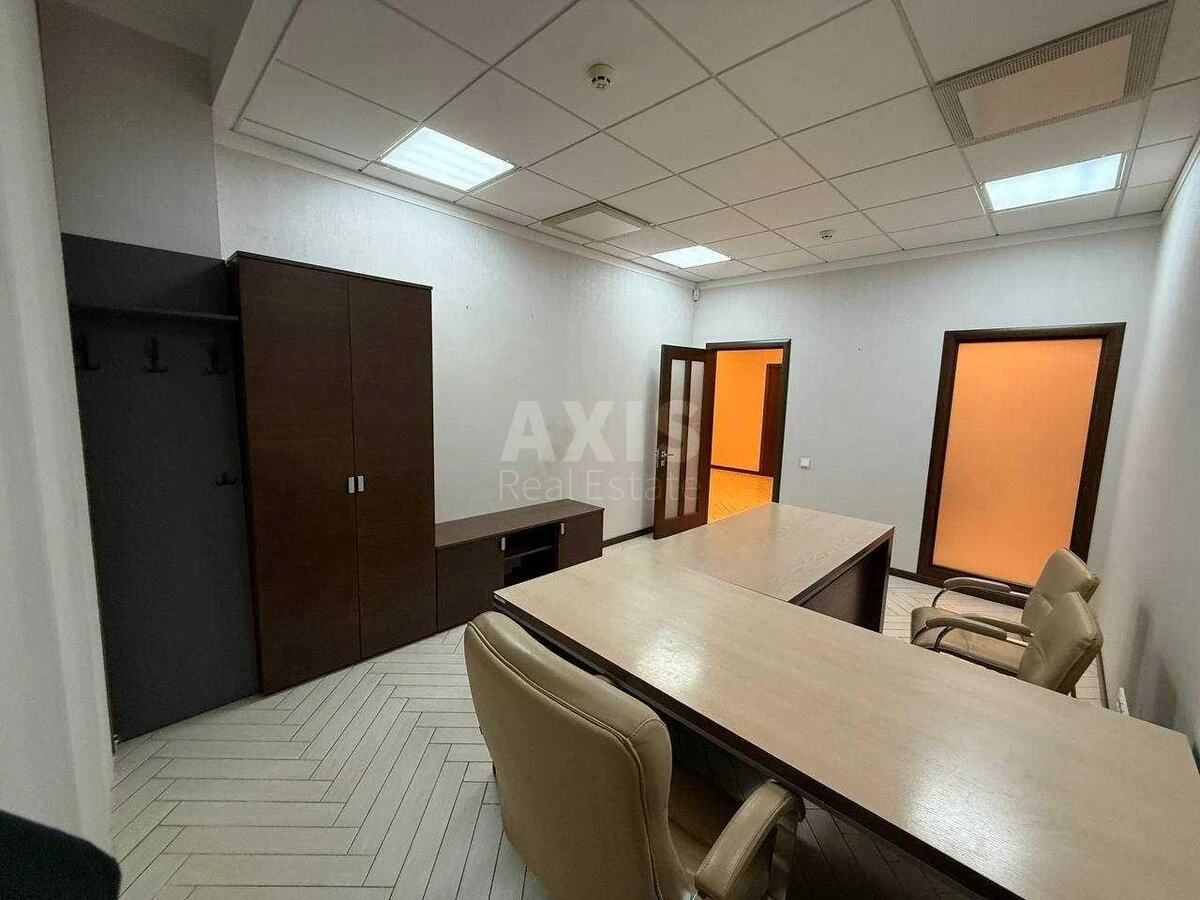 Office vul. Rustaveli Shota 44, 132m2647823