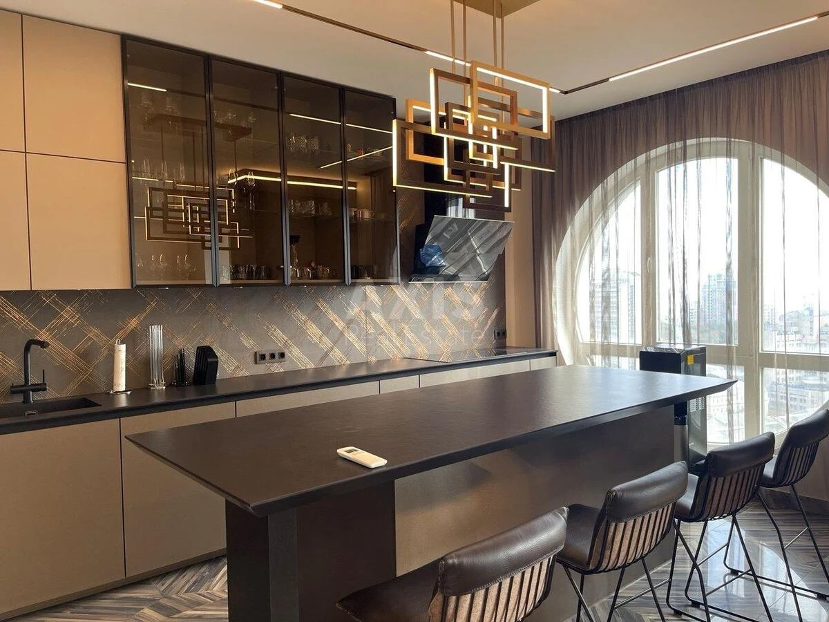 4k apartment vul. Instytuts'ka 18657471