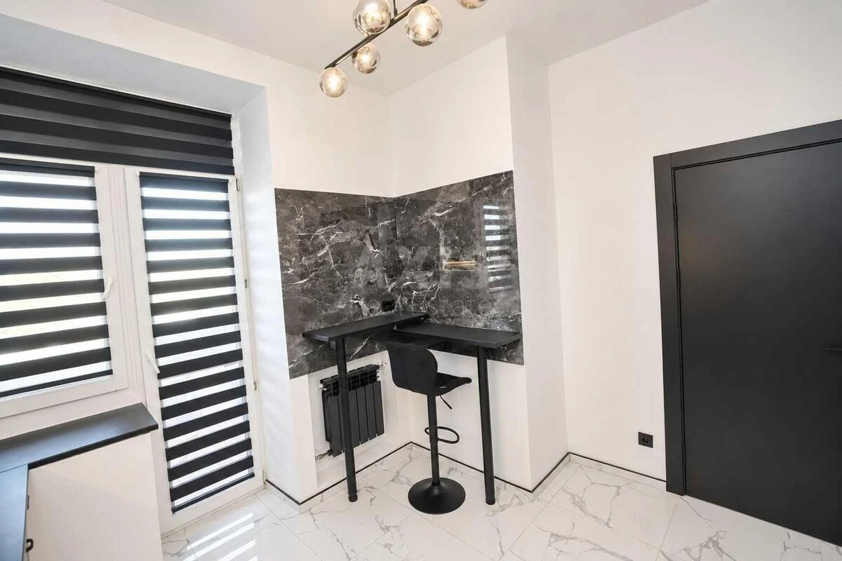 Office vul. Jevgena Konoval'cja 32, 102m2719846