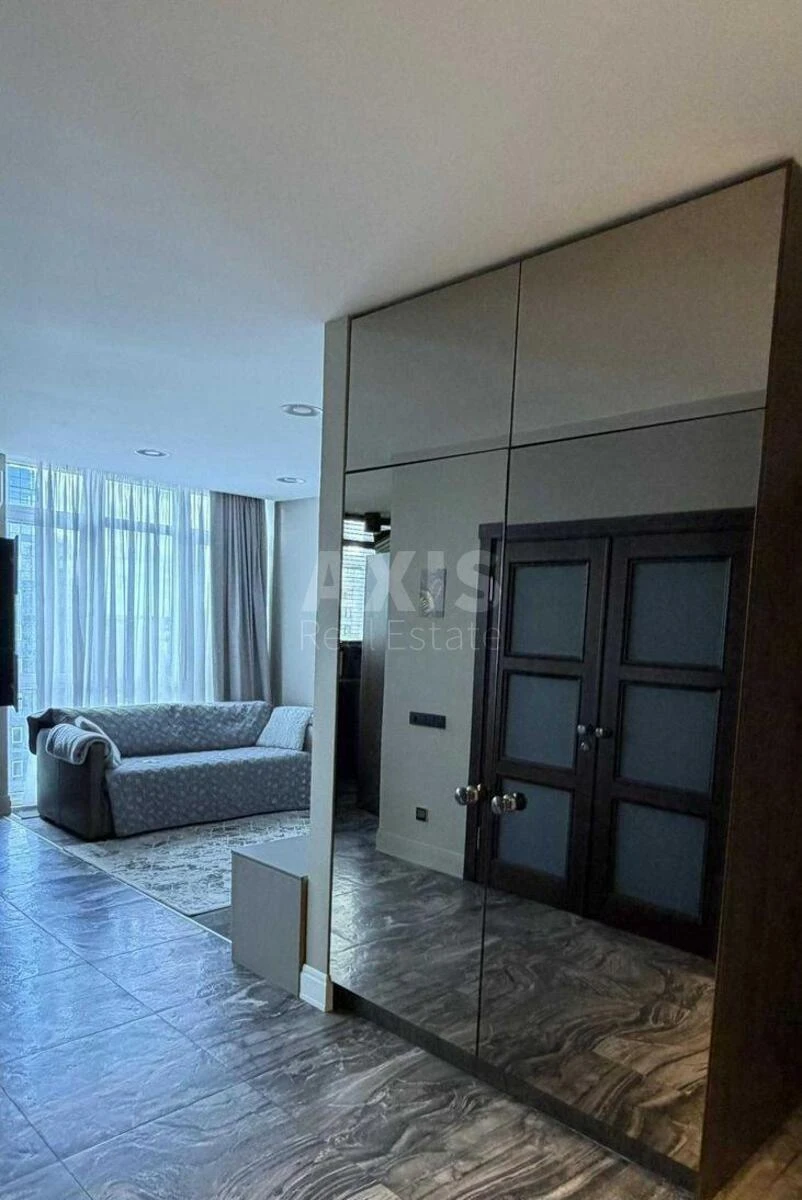 718054