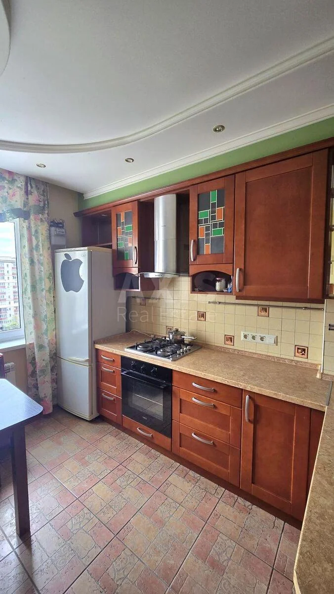 3к квартира ул. Сержа Лифаря 18