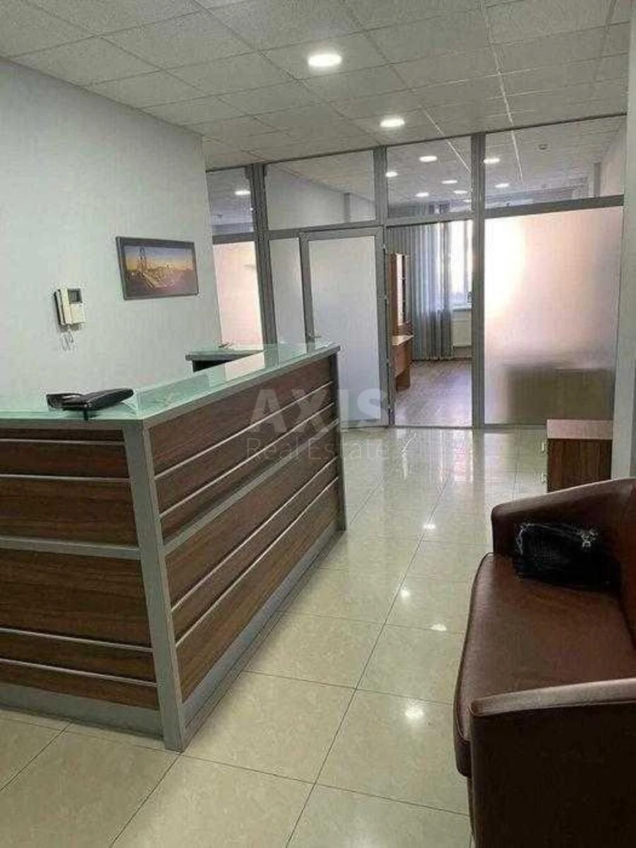 Office vul. Jevgena Konoval'cja 32Г, 180m264096