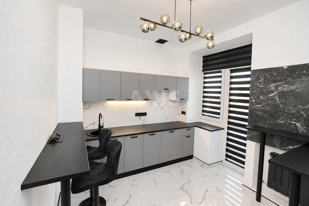 Office vul. Jevgena Konoval'cja 32, 102m2719845