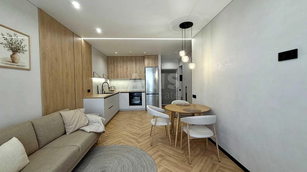 1k apartment nab. Dniprovs'ka 8713515