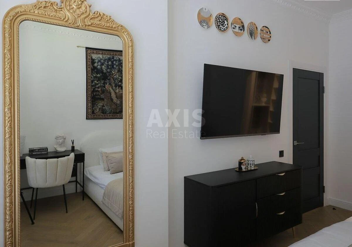 3k apartment vul. Zvirynec'ka 70А695298