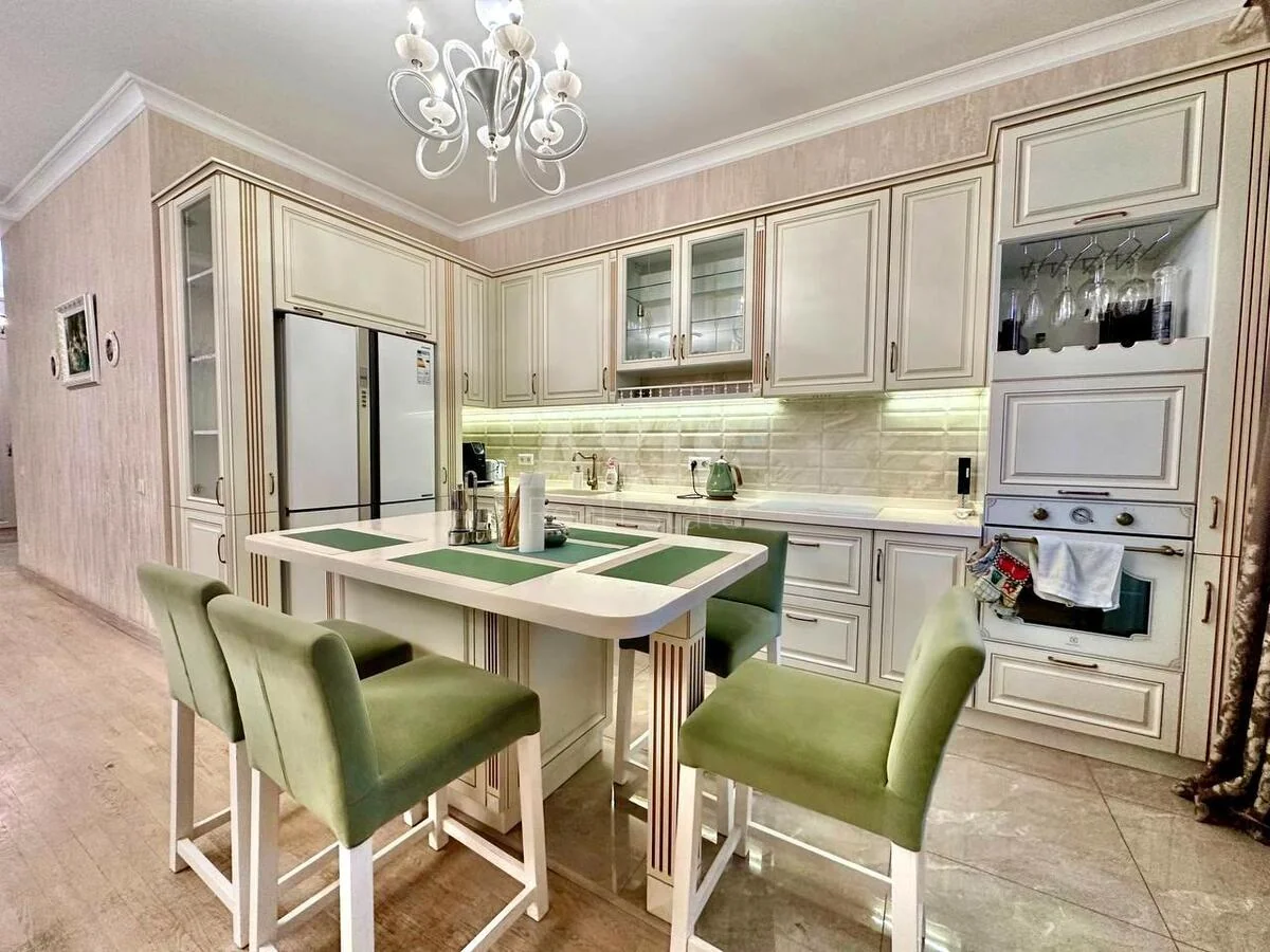 4к квартира вул. Срібнокільська 14А