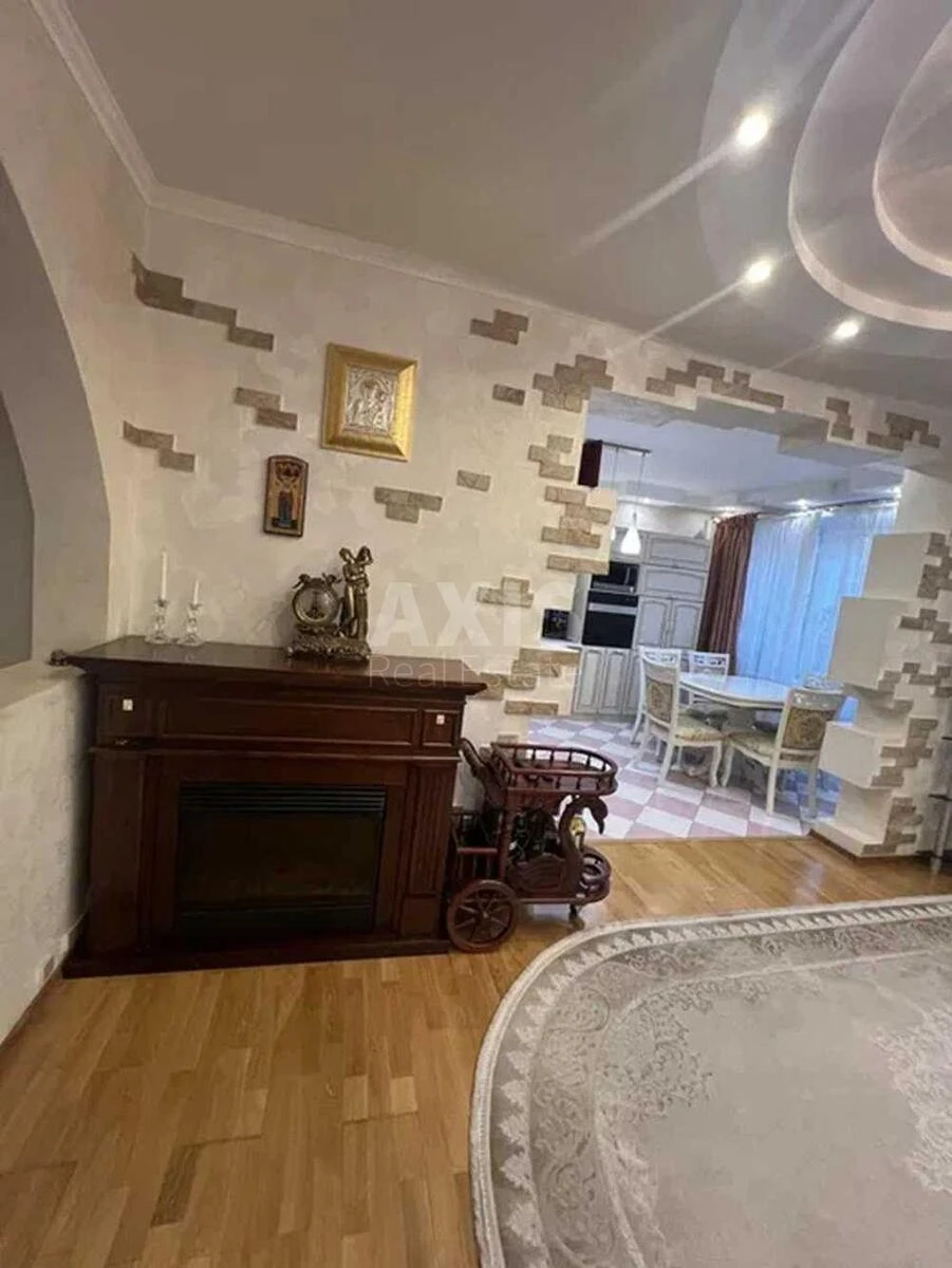 4k apartment vul. Volyns'ka 10657352