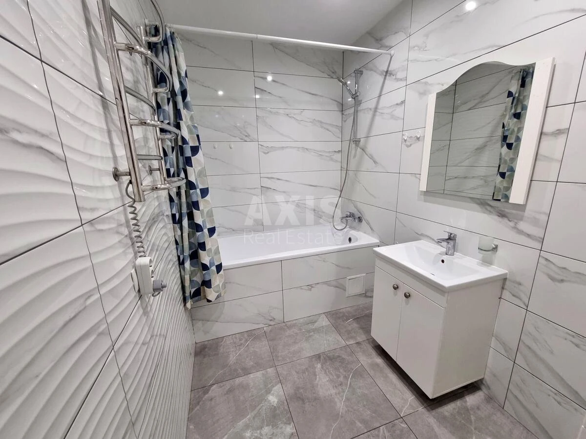 3k apartment vul. Lypkivs'kogo Vasylja Mytropolyta 37Г6577110