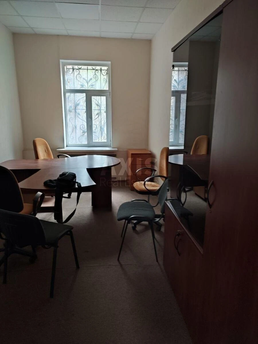 Office vul. Donchuka Vasylja 3, 66m2656951