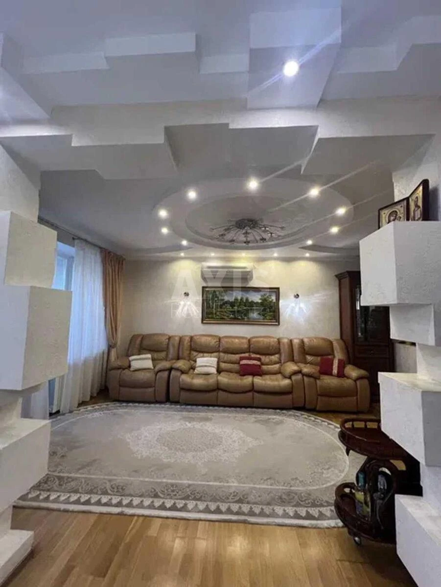 4k apartment vul. Volyns'ka 10657350