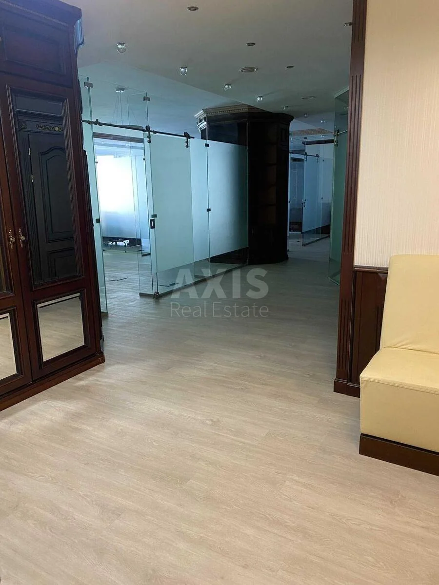 Office vul. Instytuts'ka 18, 218m2