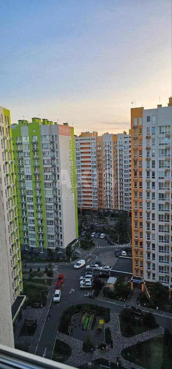 1k apartment pr-t Berestejskij 676524414