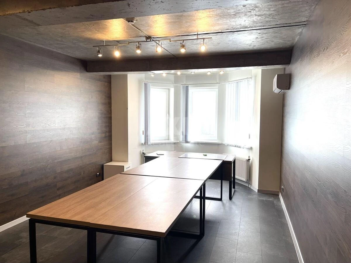 Office vul. Sribnokil's'ka 1, 150m267581