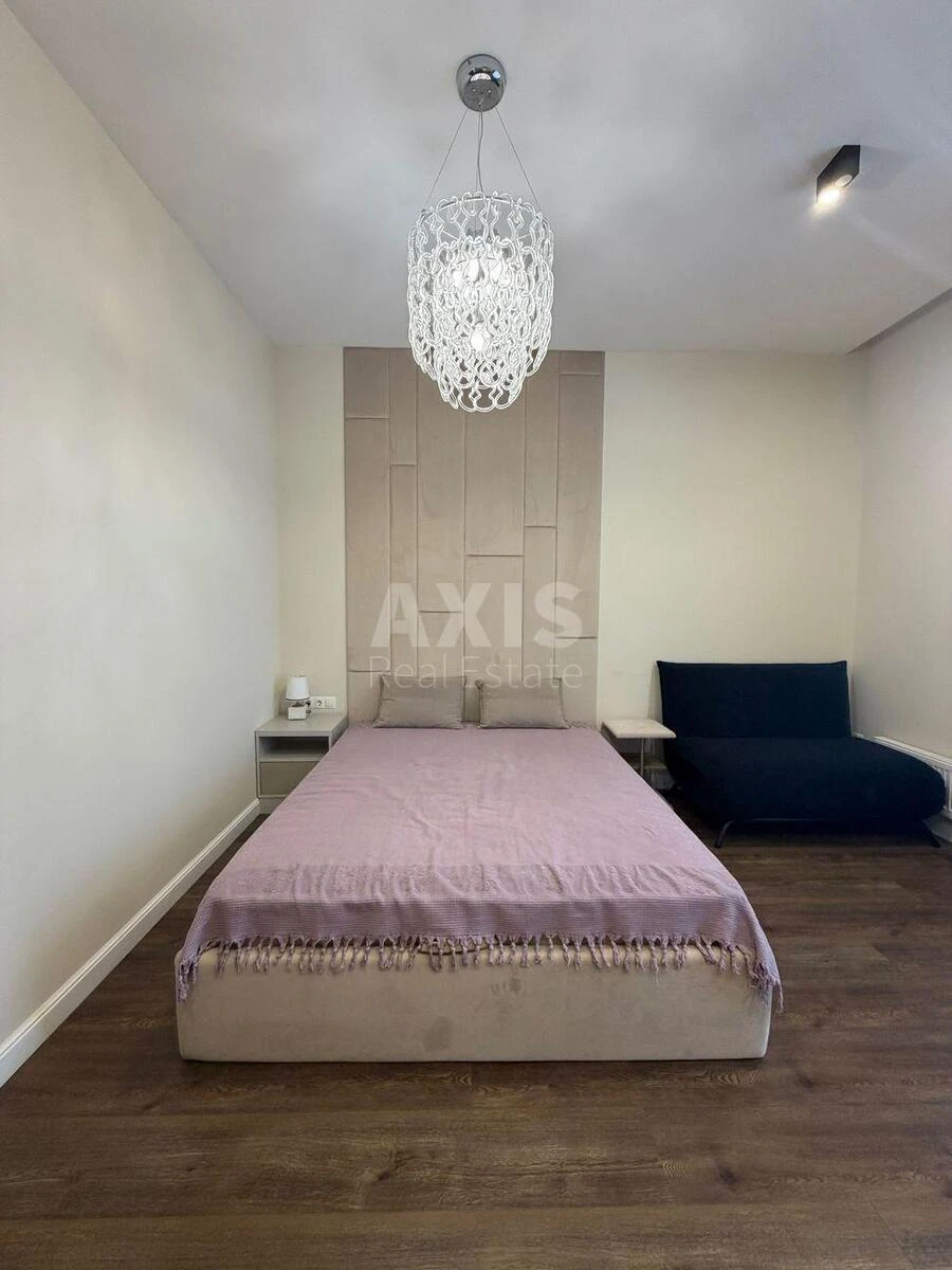 1k apartment pr-t Berestejskij 42675949