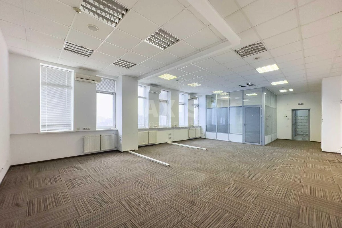 Office vul. Geroi'v Kosmosu 4, 520m272016