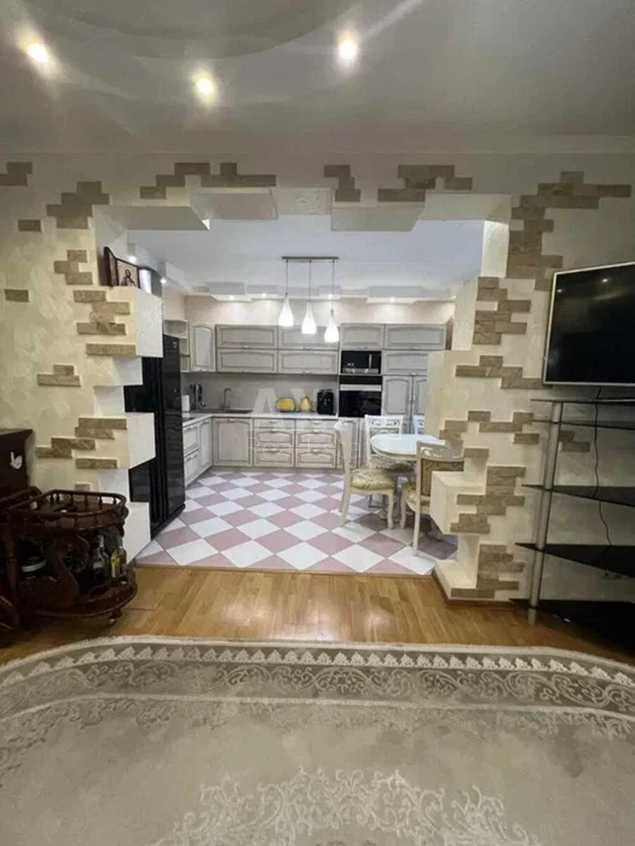 4k apartment vul. Volyns'ka 10657354