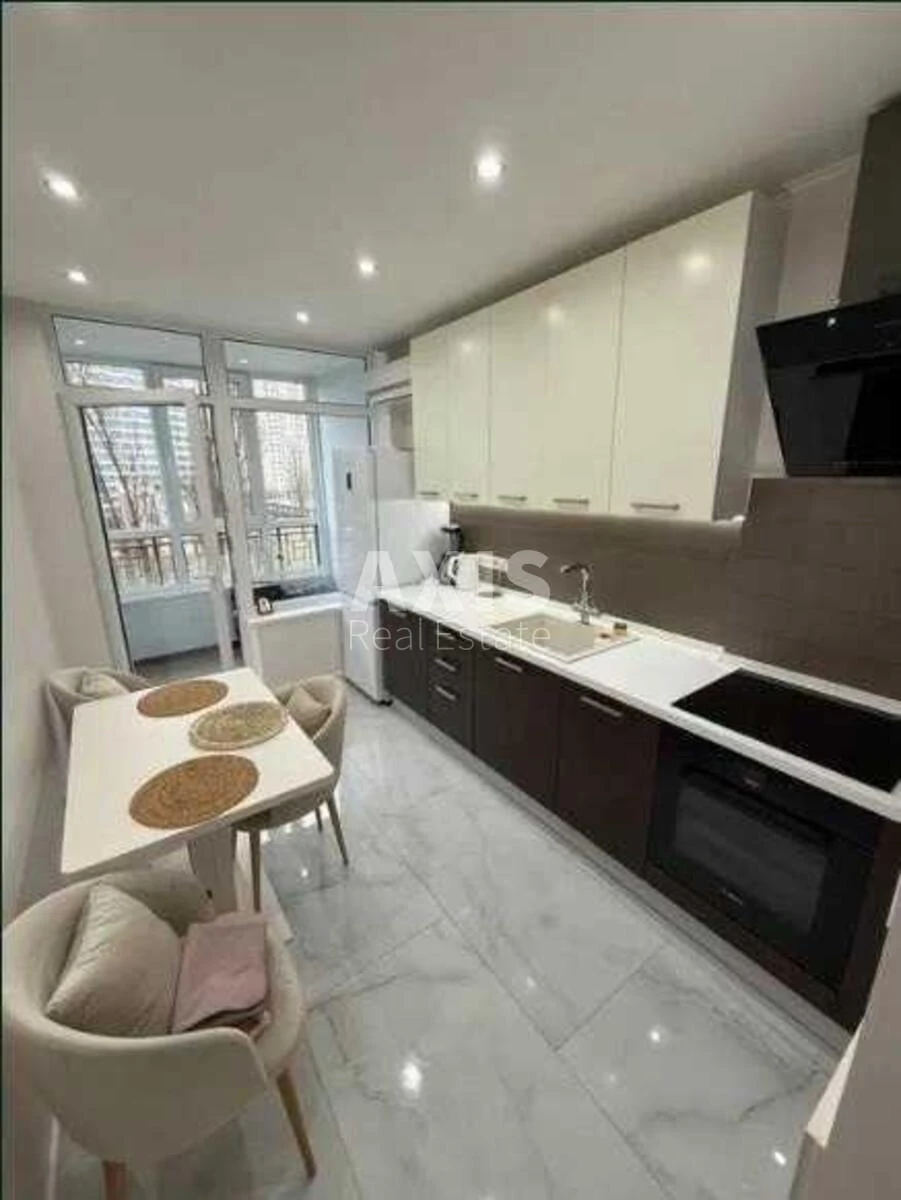 2k apartment vul. Sverstjuka Jevgena 4623550