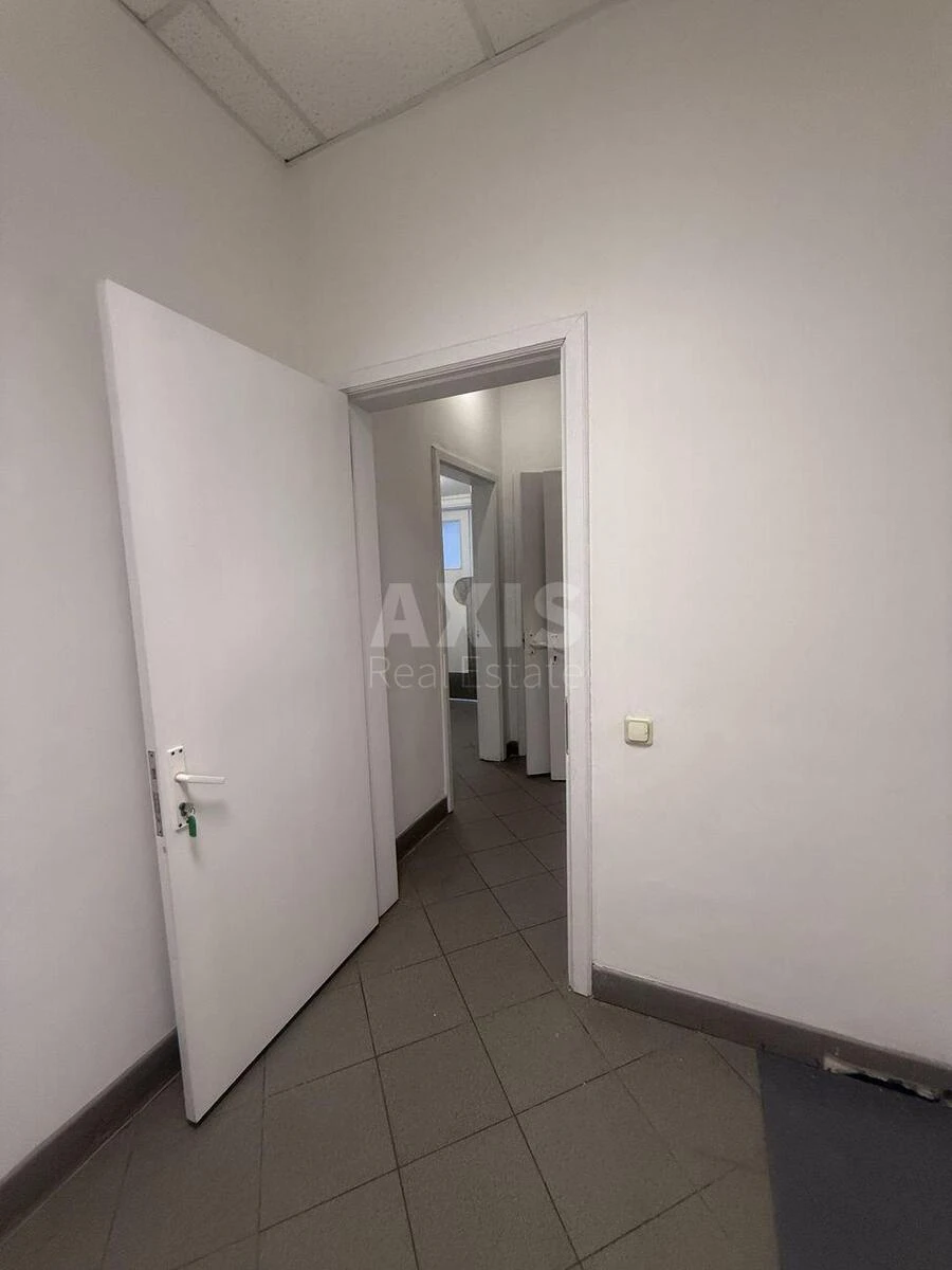 Объект торговли ул. Новодарницкая 30, 57м2711806