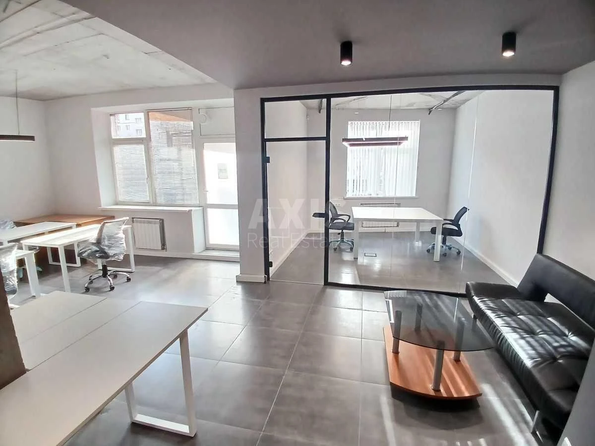 Office bul. Lesi Ukrai'nky 7Б, 155m2717022