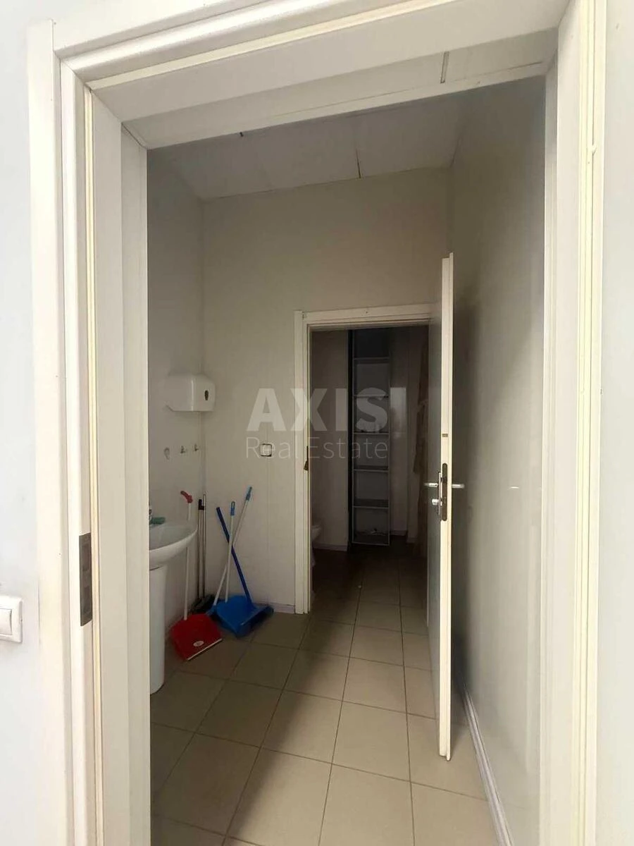 Trade object vul. Sverstjuka Jevgena 2Б, 1000m26241816