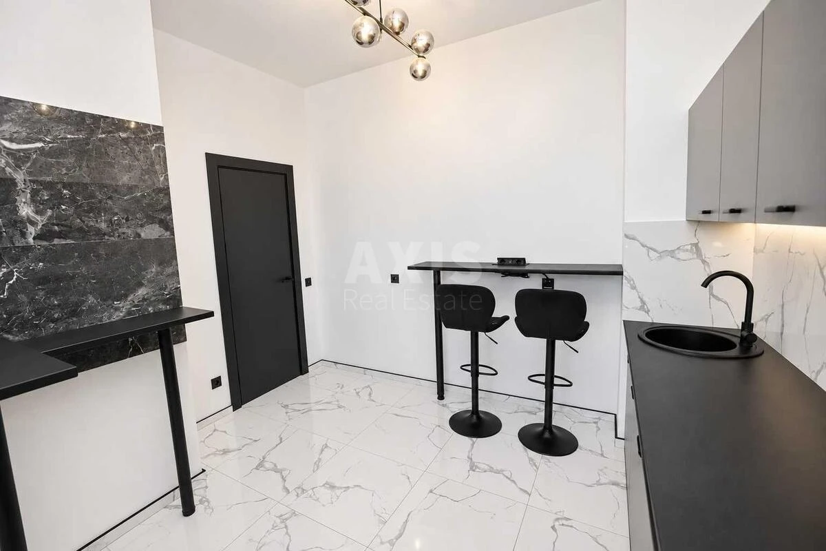 Office vul. Jevgena Konoval'cja 32, 102m2719842