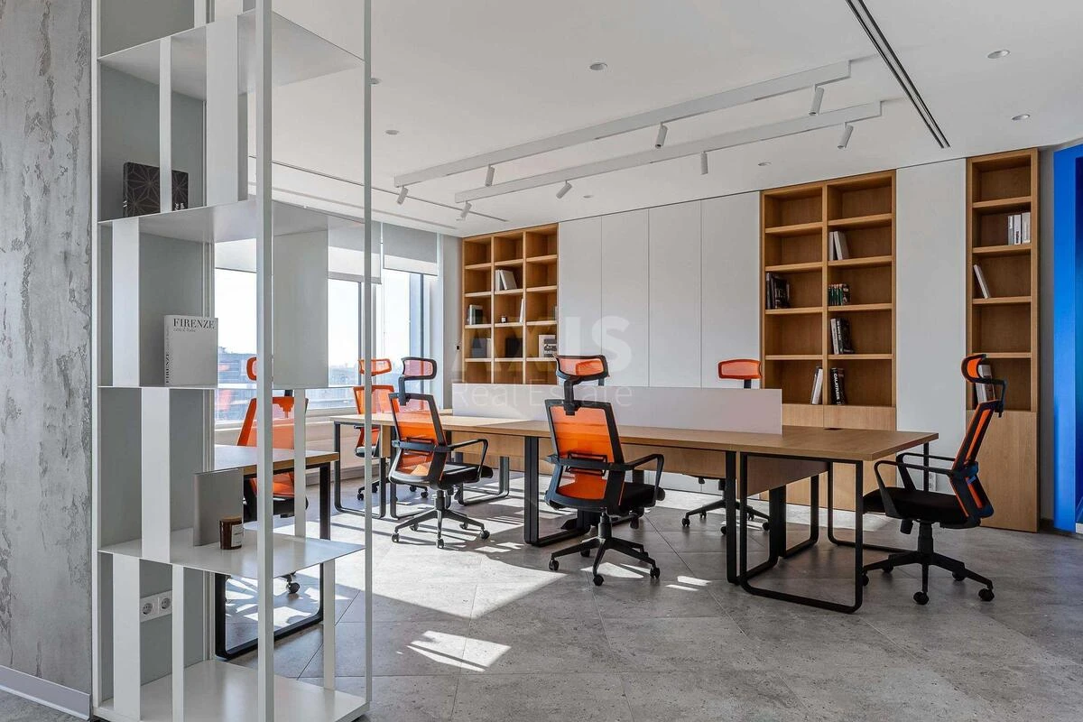 Office vul. Buslivs'ka 12, 128m270512