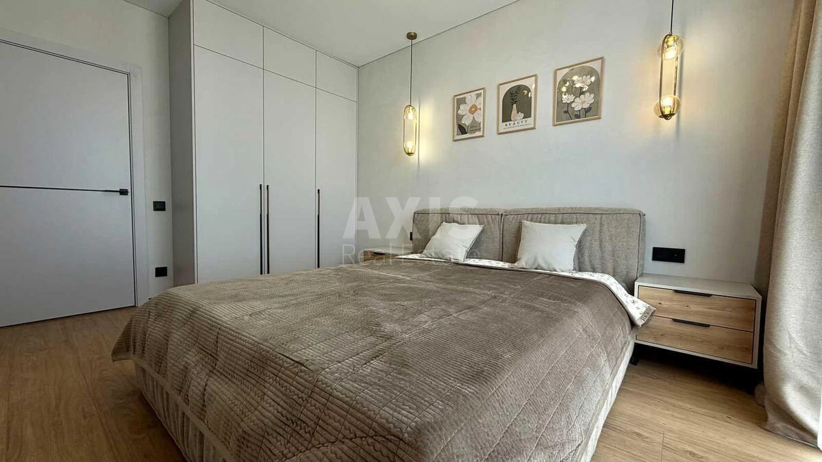 1k apartment nab. Dniprovs'ka 8713512