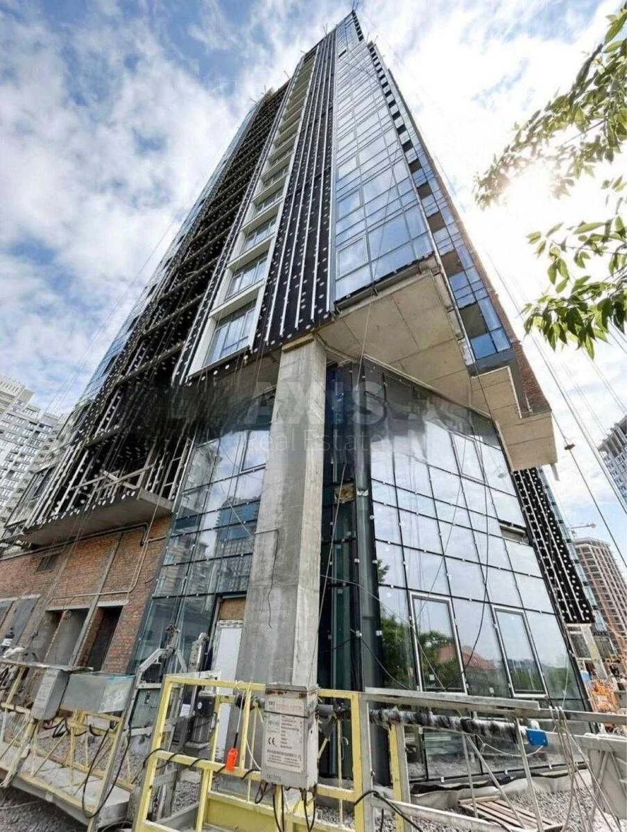 Объект сервиса ул. Драгомирова Михаила 19, 79м2600020