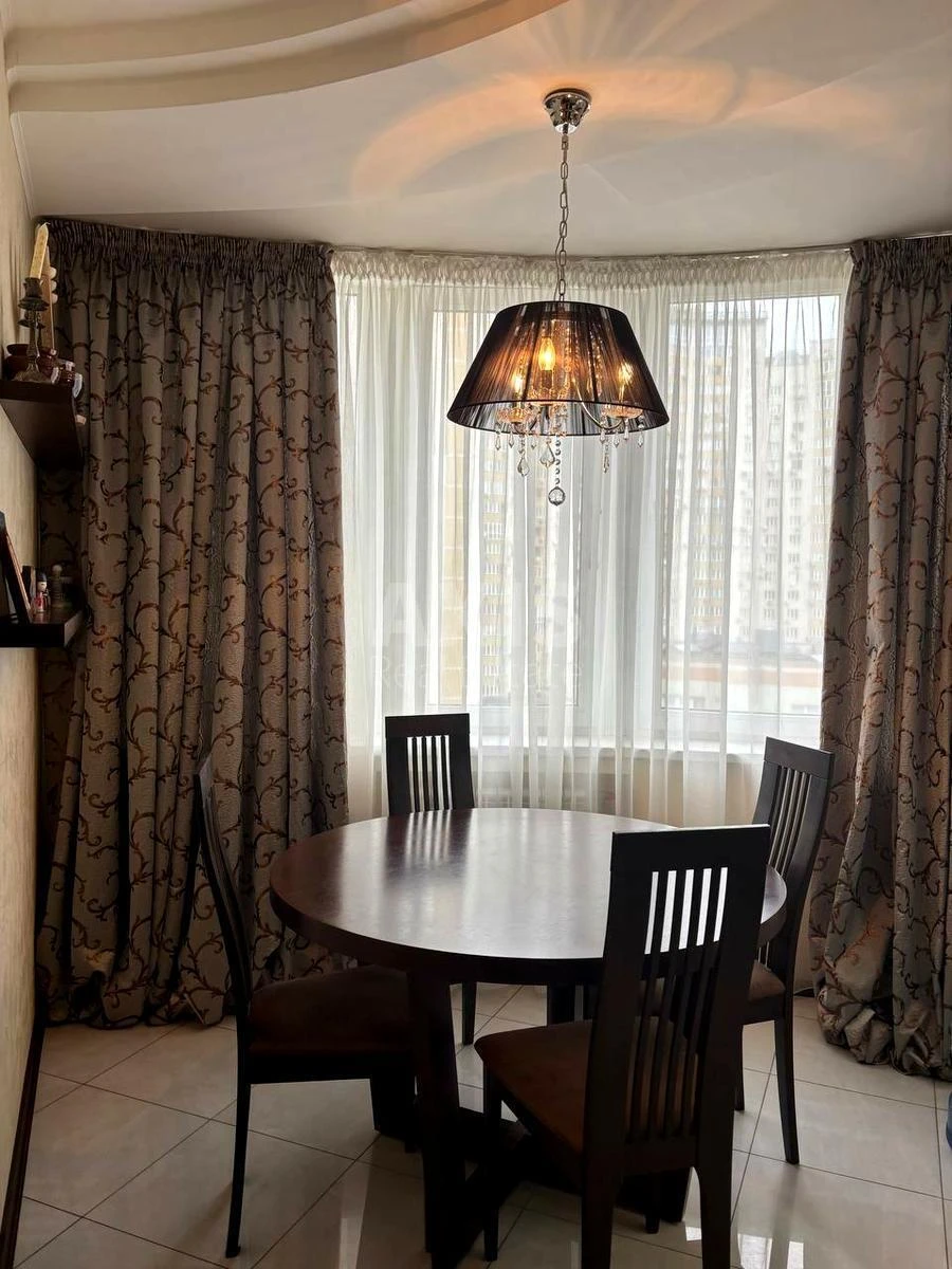 4k apartment nab. Dniprovs'ka 19680037